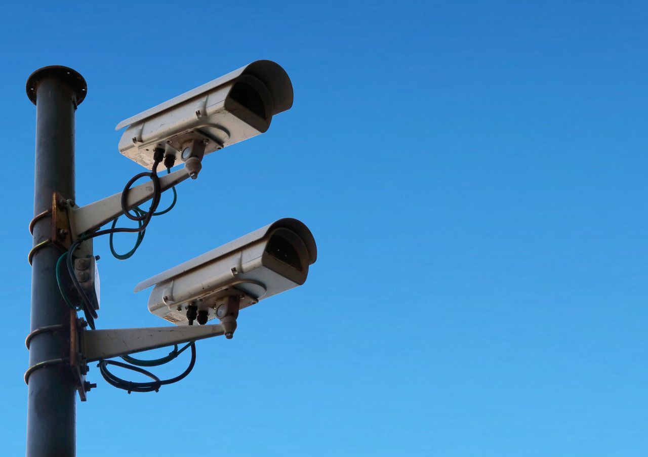 كاميرات مراقبة IP مثبتة حول مزرعة سعودية مع راوتر وسويتش وشبكة داخلية