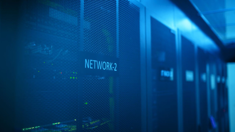 كيف تفصل شبكة الضيوف والموظفين باستخدام VLAN؟